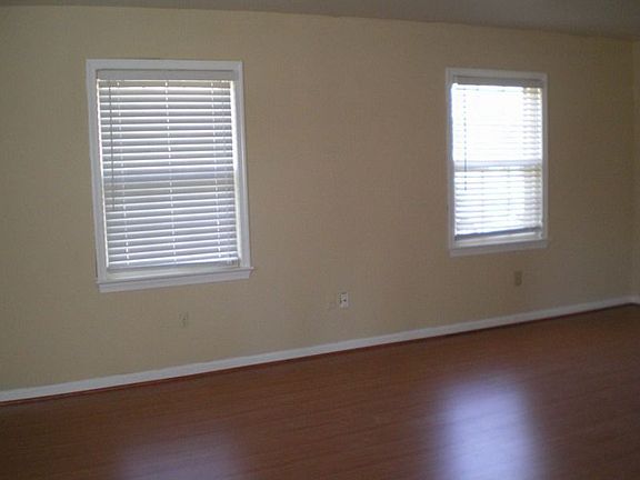LIVING ROOM PHOTO#2