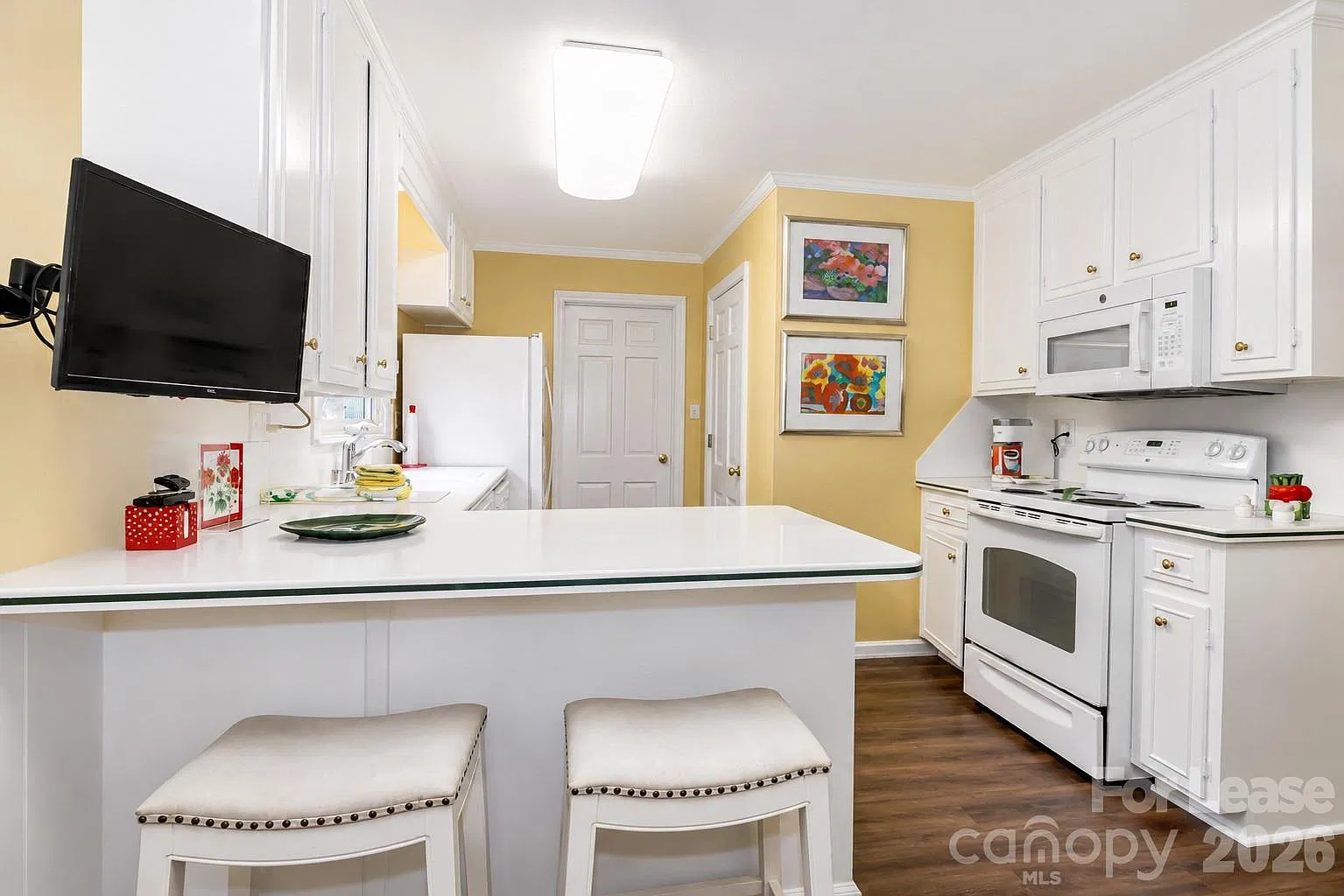 2 bed, 1.5 bath, 1900 sqft, $2,350 — Photo 4