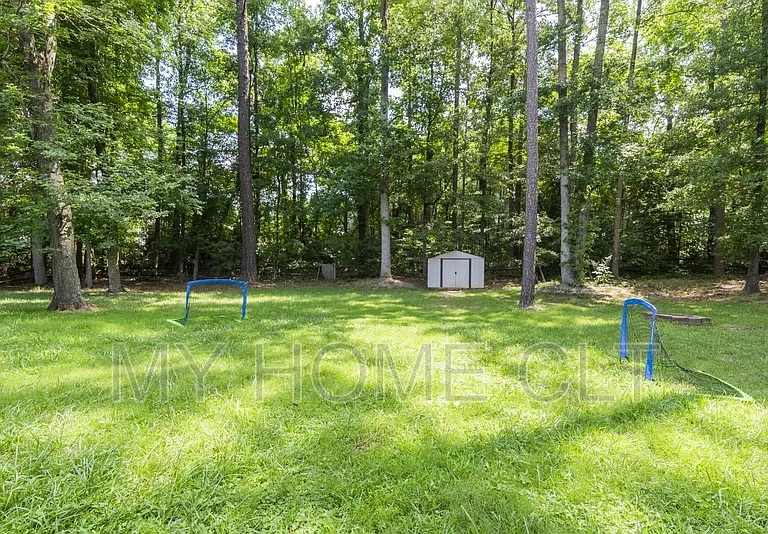 10029 Dauphine Dr — Photo 35