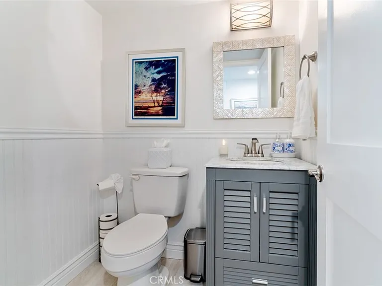 499 Nyes Pl — Photo 19