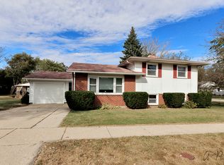 208 N Idlewild Ave, Mundelein, IL 60060