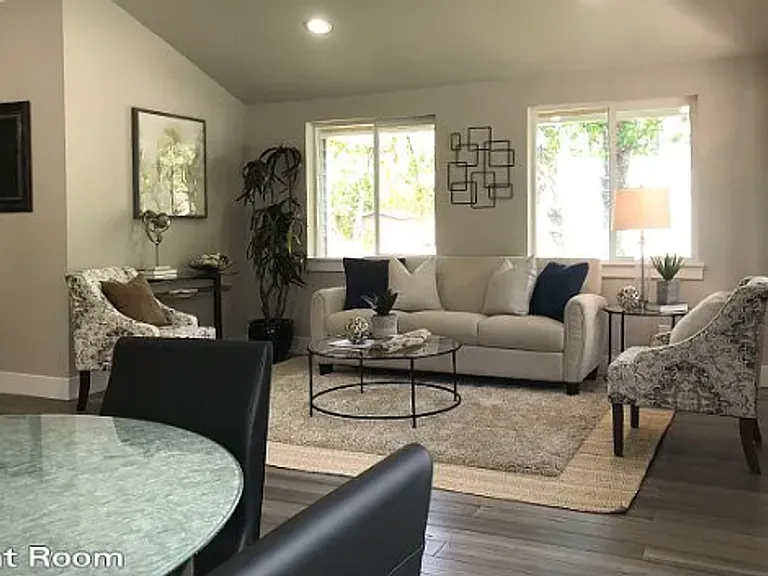596 N Larch St — Photo 22