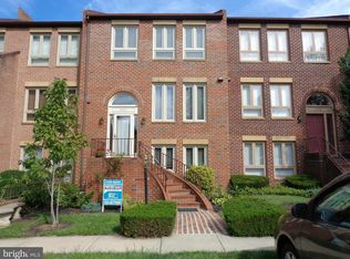 10123 Turnberry Pl, Oakton, VA 22124