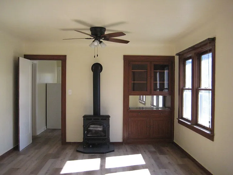 315 S School St — Photo 7