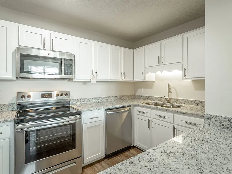 Kate's View Apartments | Updated North Chattanooga Apartments with Scenic Views — Photo 15