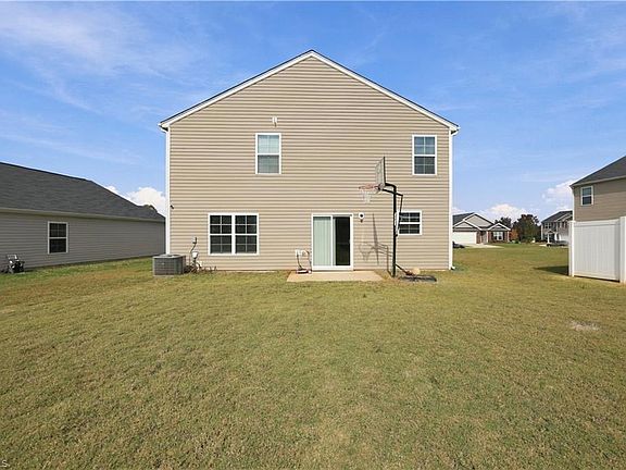 4th image of 2131 Lacy Farm Rd
