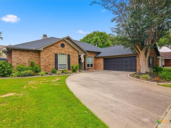 3rd image of 206 Windy Way Dr