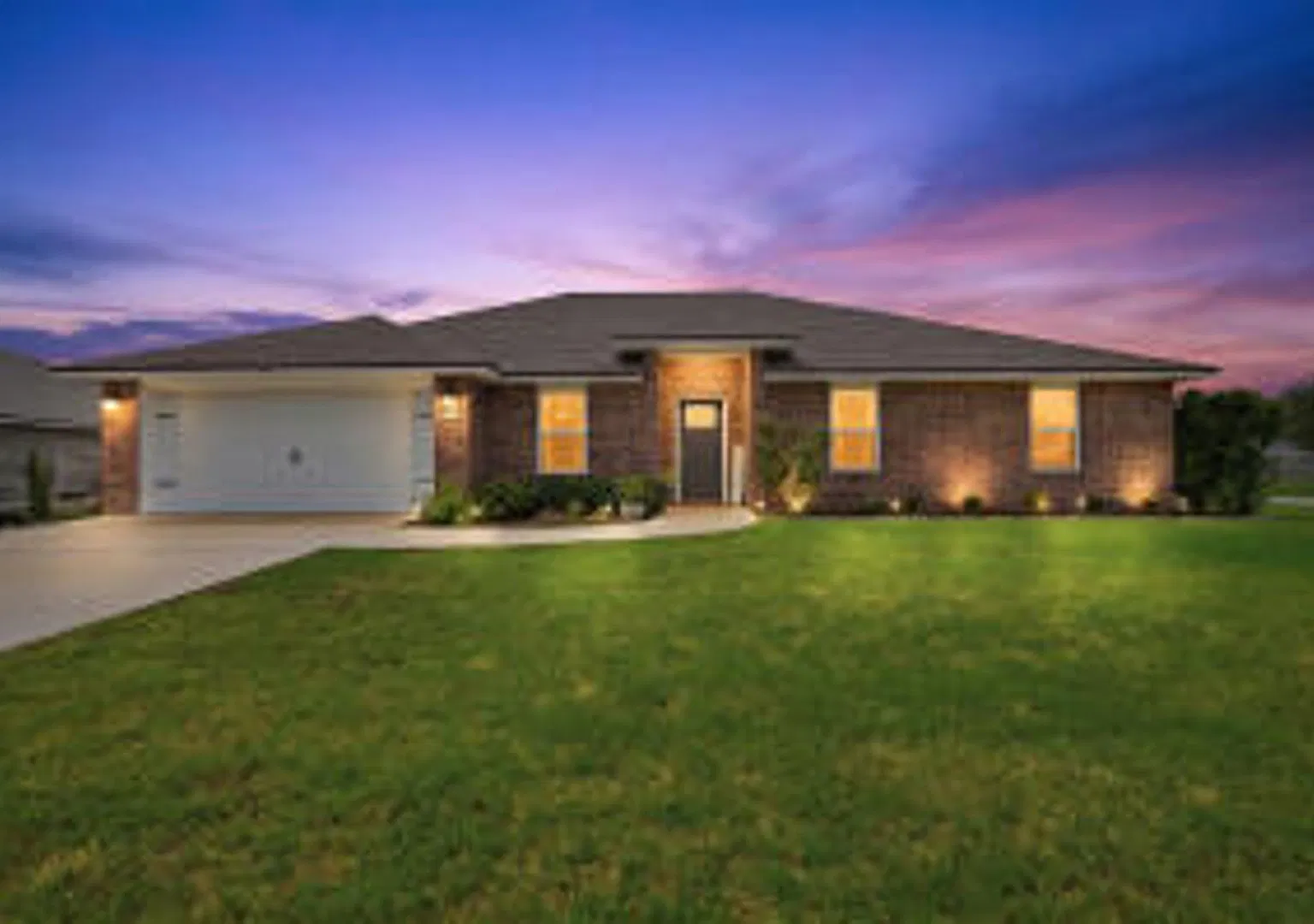 Gorgeous 4 Bedroom Home in Lee Farms — Photo 1