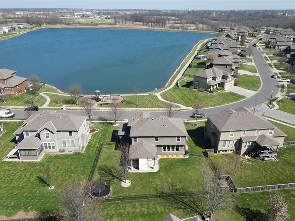 104 SW Shores Dr, Blue Springs, MO 64064