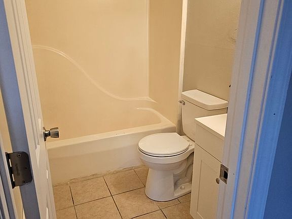 2nd image of 1104 W McCarty St #102
