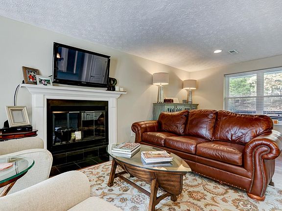 5th image of 1700 Harts View Dr