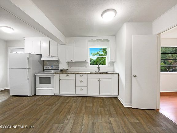 2nd image of 6731 LARALOU Court