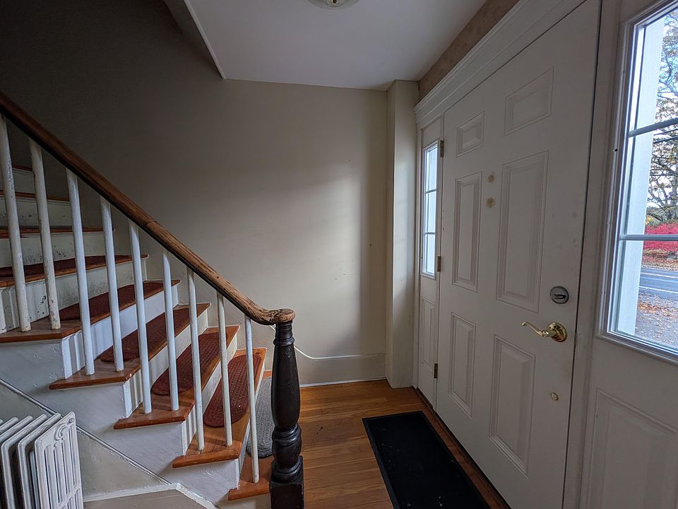 2nd image of 119 Mill Rd #2