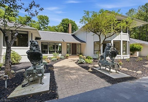 3rd image of 100 Basswood Ln