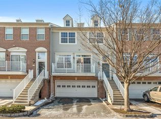 6 Hudson Ct, Jersey City, NJ 07305