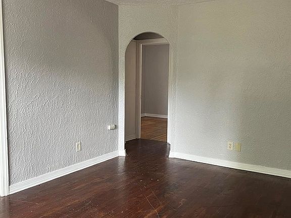 5th image of 44 Fairlawn Ave APT 1S