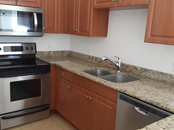 5th image of 512 Potter Ave S