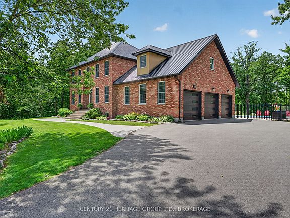 2nd image of 13 Fawn Brook Dr