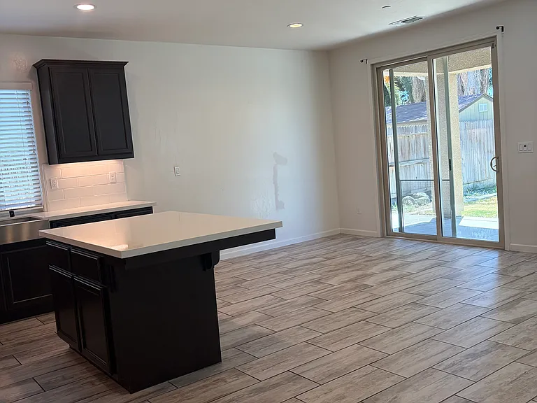 3305 S Meadowbrook St — Photo 3