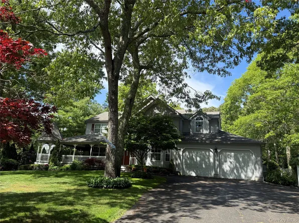 8 Frontier Trail, Manorville, NY 11949