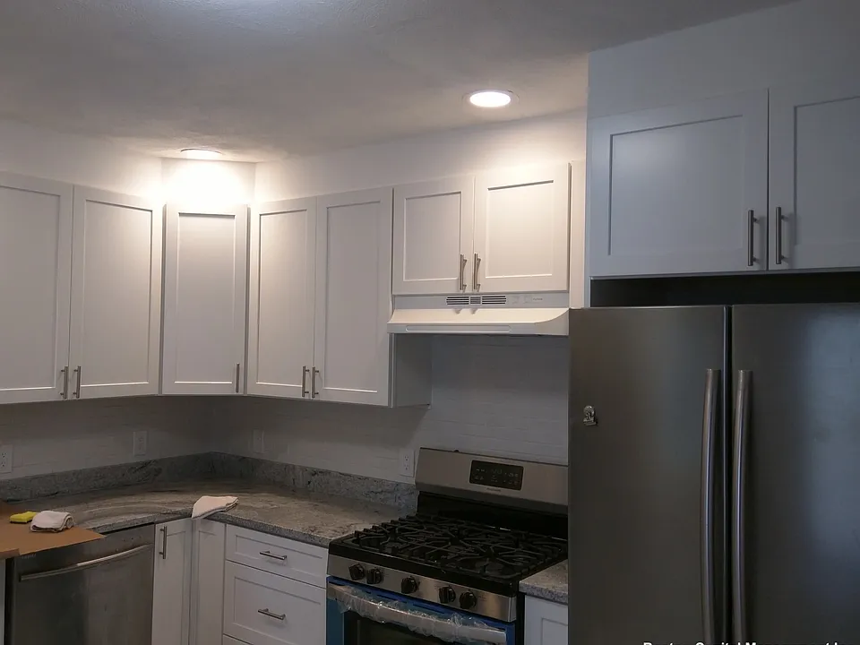30-32 Touro Ave #30