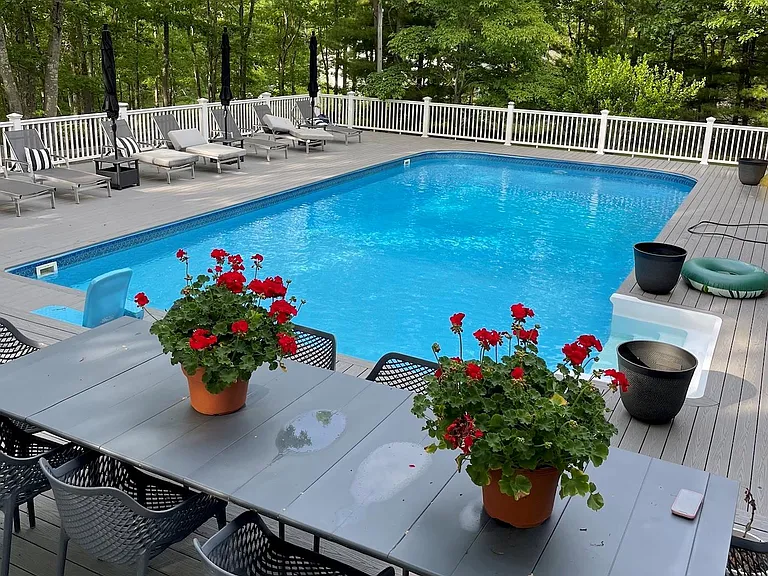 30 Squires Blvd — Photo 10