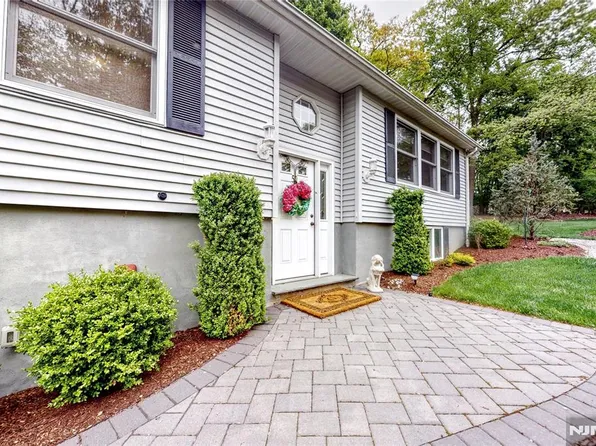 50 Seminole Ave, Oakland, NJ 07436