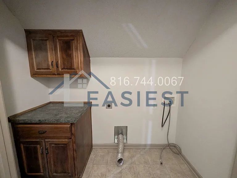 2801 Metropolitan Ave — Photo 22