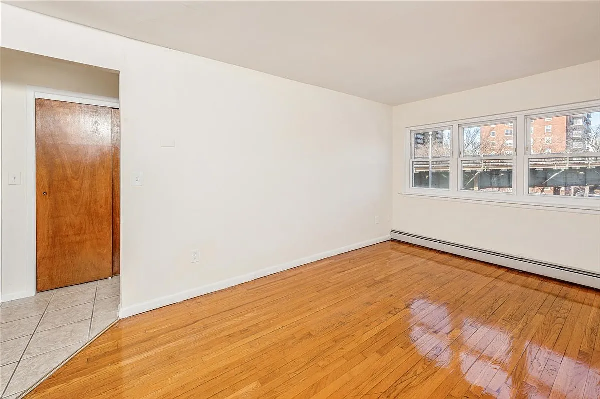 Building Photo - 2852 Roberts Ave #2