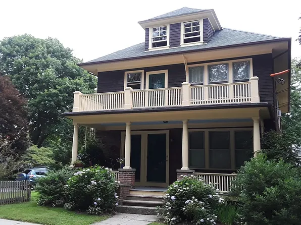 70 Brayton St, East Greenwich, RI 02818
