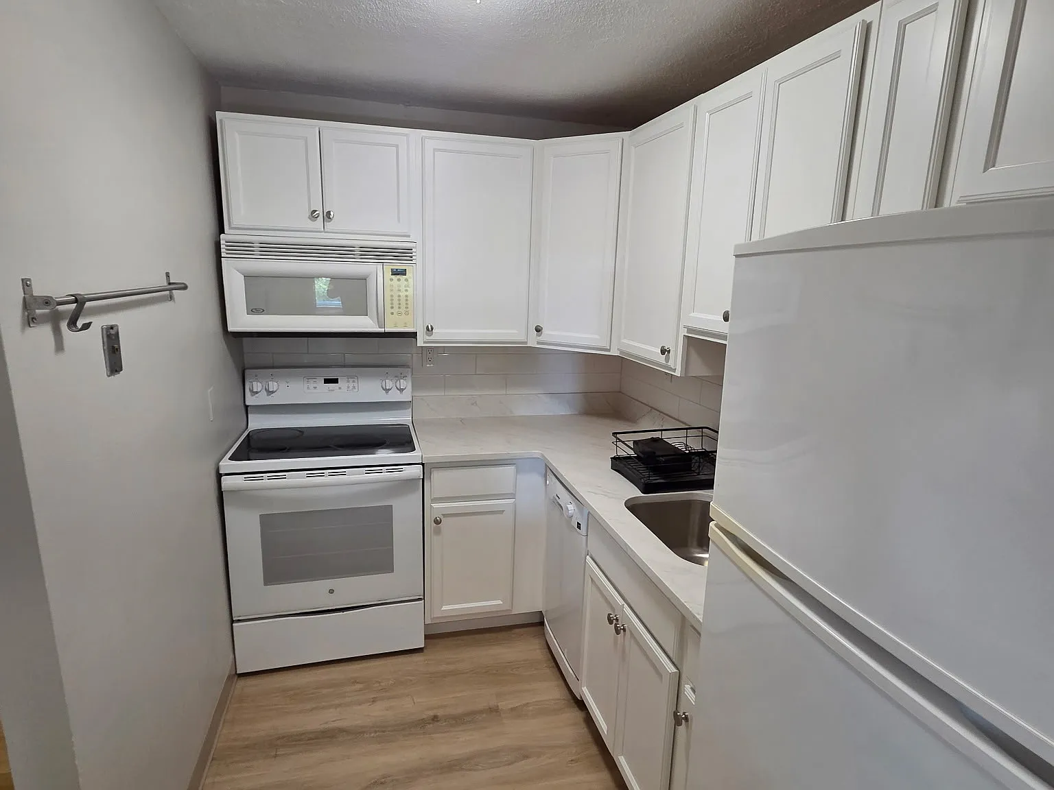 2 bed, 800 sqft, $2,900 — Photo 3