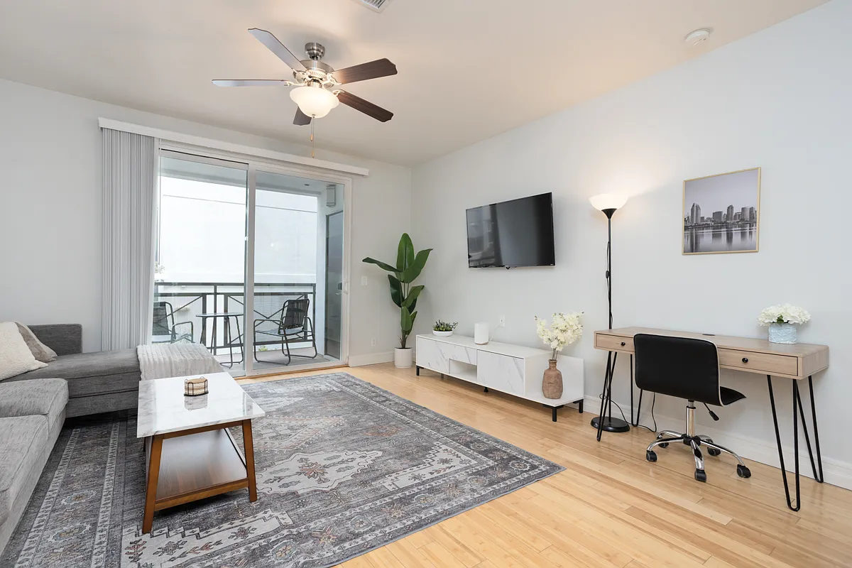 1 bed, 734 sqft, $3,100 — Photo 2