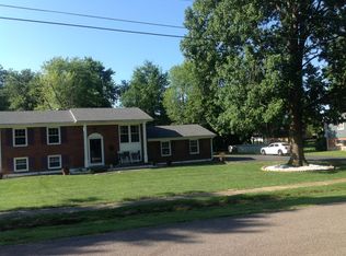 820 W Crocus Dr, Radcliff, KY 40160