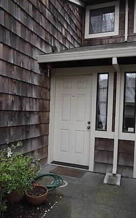 2nd image of 1668 Creekview Cir