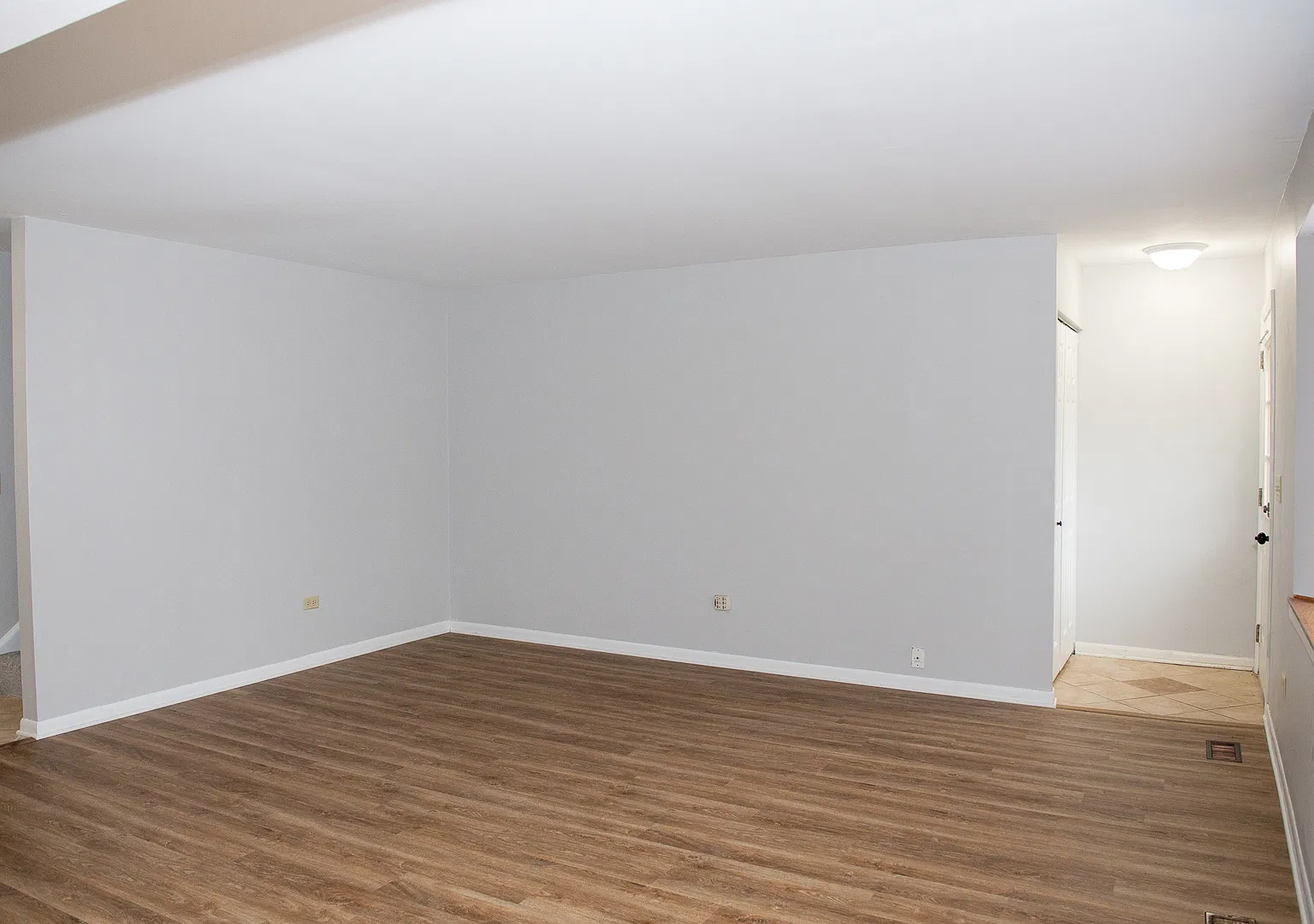 2 bed, 2.5 bath, 1200 sqft, $2,300 — Photo 2