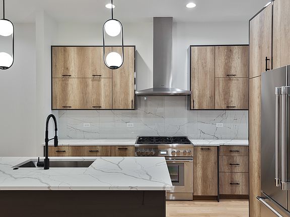 4th image of 2417 W Walton St #1