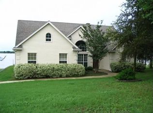 421 Meandering Way, Corsicana, TX 75109