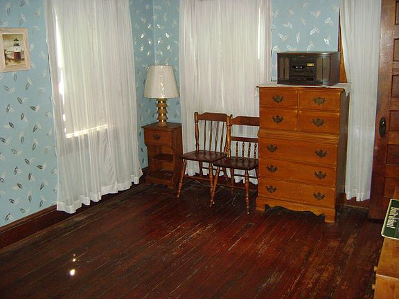 4th image of 189 Charles Ave