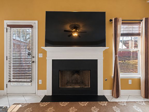 3rd image of 250 Windsor Way