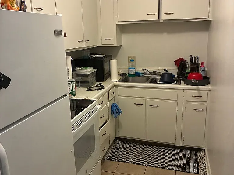 405 East 8th Street — Photo 2