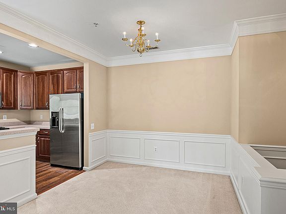 5th image of 402 Harrison Ct Unit 5