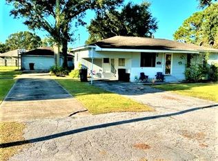1416 S 14th St, Nederland, TX 77627