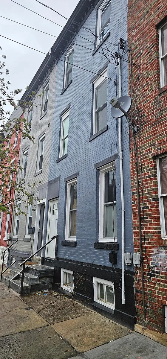 Front of townhome - 2065 E Somerset St