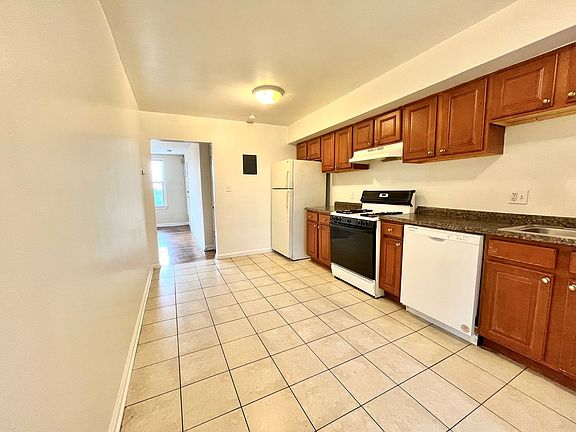 4th image of 1101 19th St NE #6