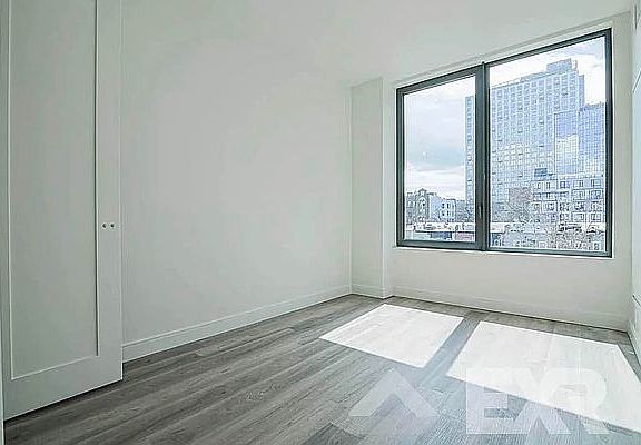 5th image of 160 Clarkson Ave APT 6U