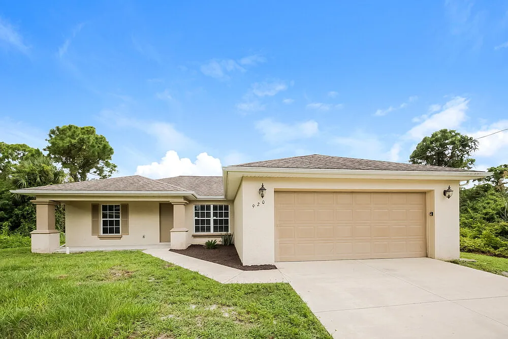 3 bed, 2.0 bath, 1408 sqft, $1,800 — Photo 1