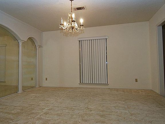 3rd image of 5823 S Braeswood Blvd