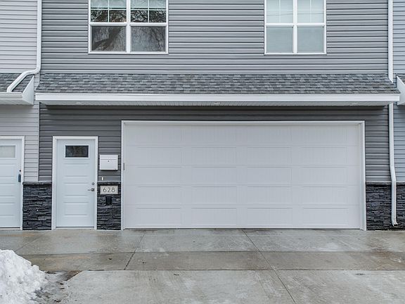 3rd image of 628 10th Ave N