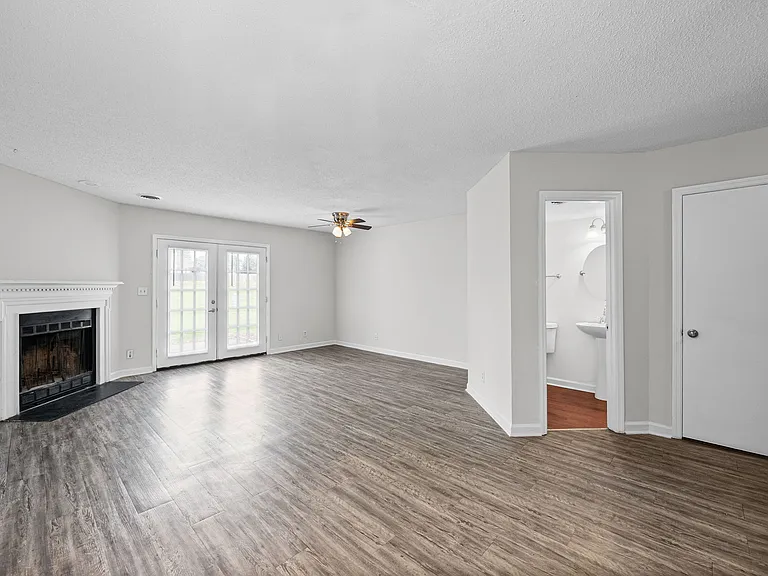 105 Greenland Ct — Photo 14