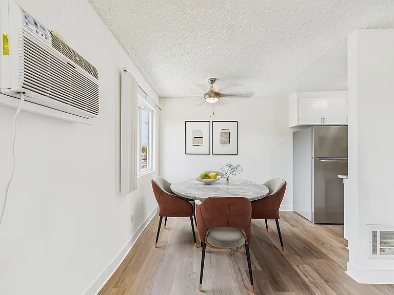 Gilmore Apartments - Van Nuys — Photo 47